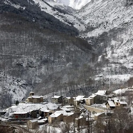 Magnific Mountain Retreat: Tranquil Nature Getaway In Vall Fosca Apartment Monros